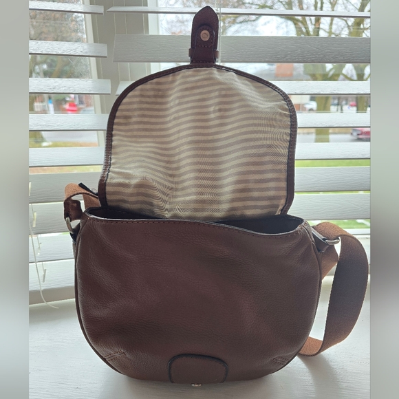 Lacoste leather cross body saddle bag - Picture 8 of 11